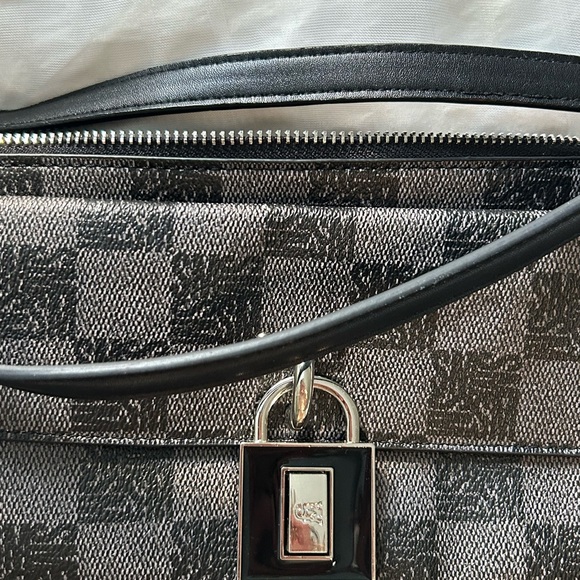 Steve Madden grey logo padlock cross body bag - Picture 4 of 7